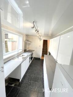 32 Bowles - Kitch...