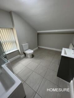 3 Kingsland Bathr...