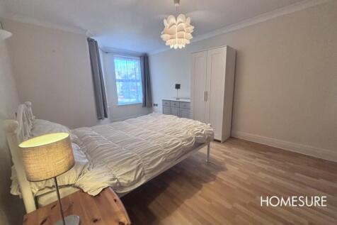 LARGE BEDROOM