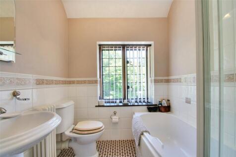 Family Bathroom 2