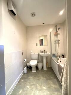 17 quay bathroom.JPG