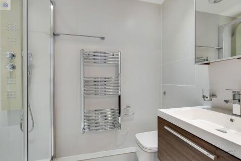 8_Master Ensuite-...