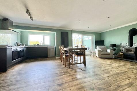 Open Plan sitting room/kitchen