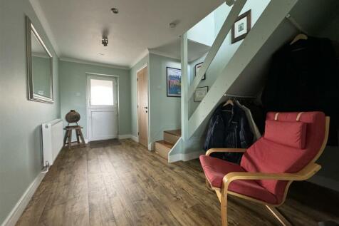 Hallway &amp; cloakroom