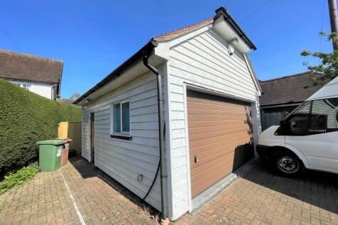 DOUBLE GARAGE