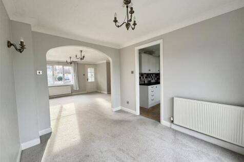 SITTING/DINING ROOM