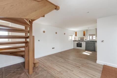 STAIRS/DINING ARA