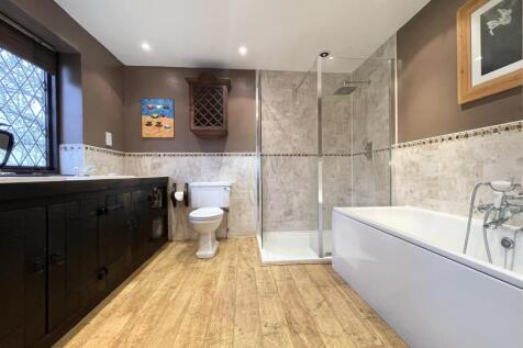 MAIN ENSUITE