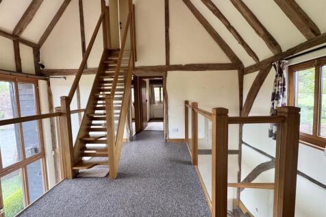 GALLERIED LANDING
