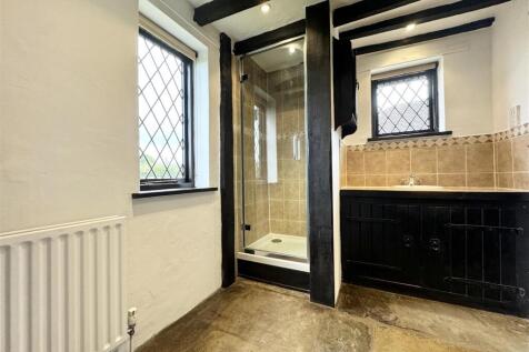GROUND FLOOR SHOWER