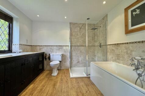 ENSUTE BATHROOM