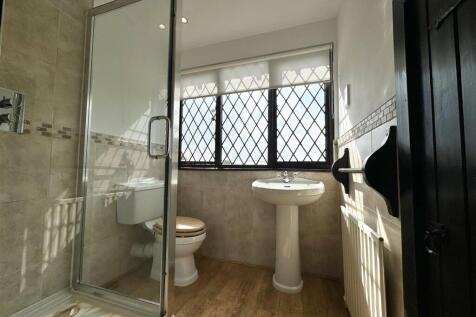 ENSUITE SHOWER ROOM