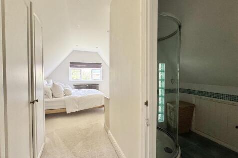 MAIN BEDROOM/ENSUITE