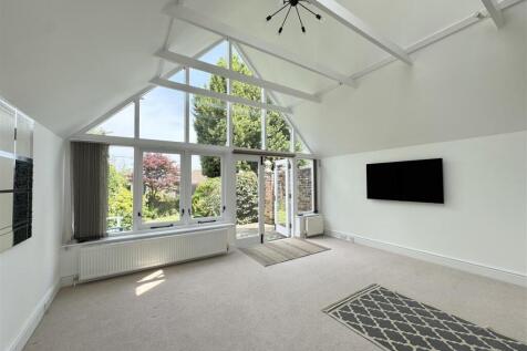 VAULTED SITTING ROOM 2