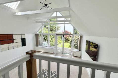 VAULTED SITTING ROOM