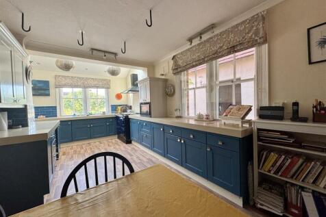 KITCHEN BREAKFAST ROOM