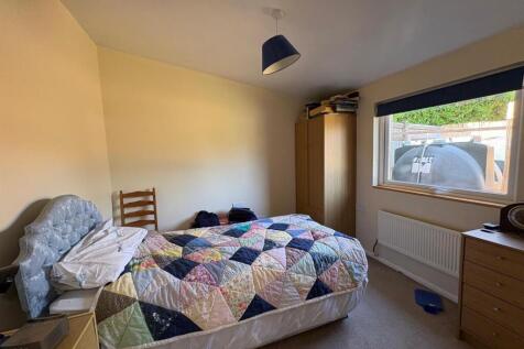 STUDIO BEDROOM