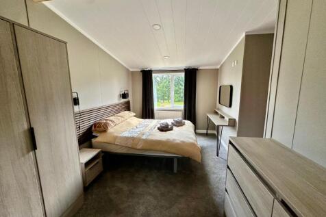 bedroom 1 2.jpg