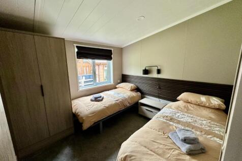twin bed.jpg