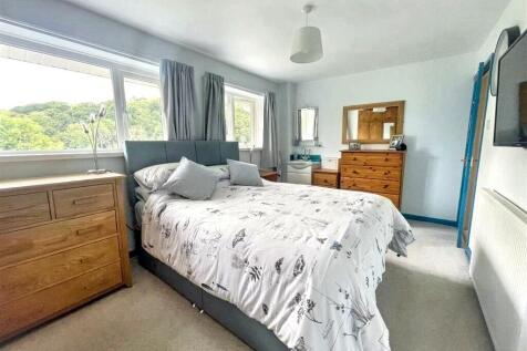 bedroom 1 wind.jpg