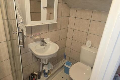 Bedroom 5 Ensuite