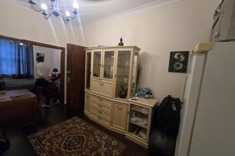 Lounge / Bedroom 1