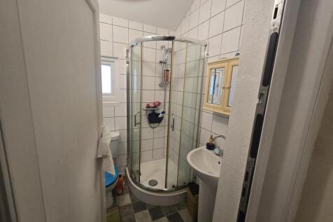 Bedroom 1 Ensuite