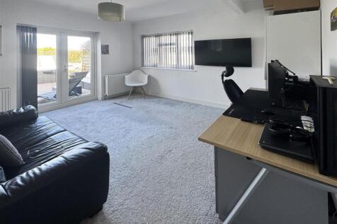 Bedroom 4 / Office