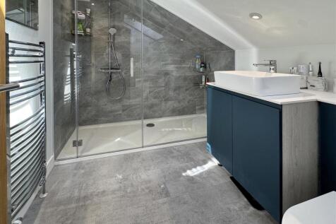 Master Bedroom with En-Suite