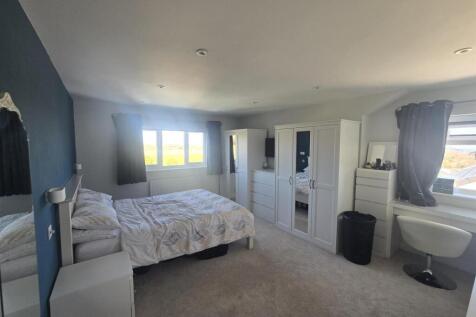 Master Bedroom with En-Suite