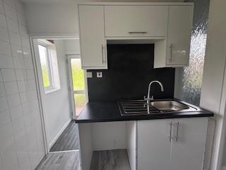 Kitchen 2.jpg