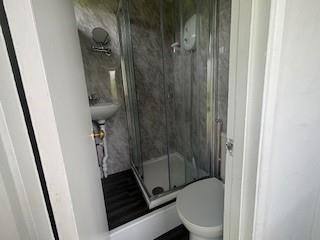 Bathroom 2.jpg