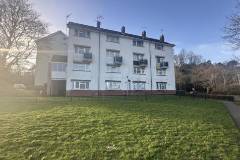 Spacious 2-Bedroom Property for Sale in CV4