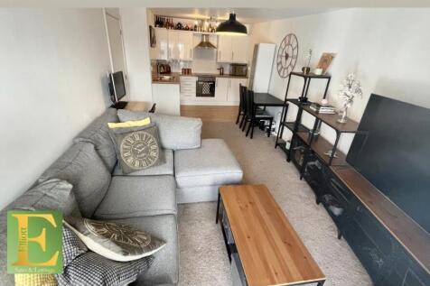 Modern 1 Bed Flat in the heart of Kenilworth