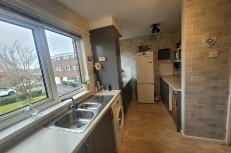 Kitchen 2.jpeg