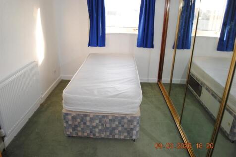 bedroom 3 ( large single or small double).JPG