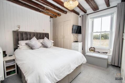 Bedroom 1 &amp; En-Suite Bathroom