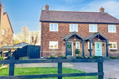 Front including garden and parking