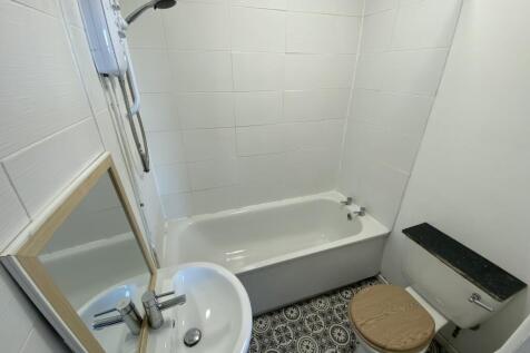 46 Basement Bath T202310090913.jpg