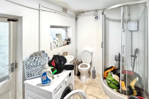 Shower Room 1 T202507221244.jpg