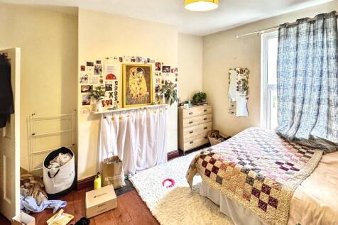Bedroom 2 T202507221241.jpg