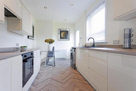 29 Churchill Cres 34.jpg