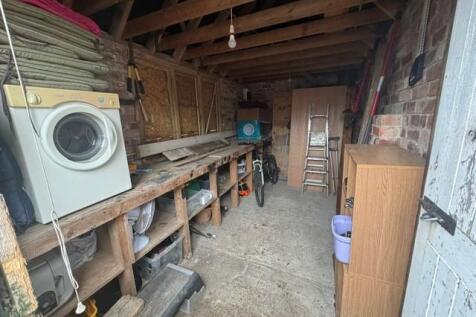 Outbuilding 1.jpg