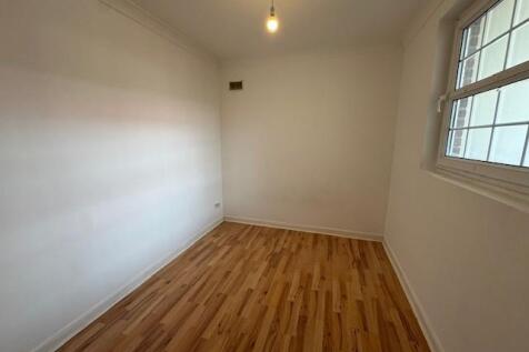 Bedroom 1.jpg