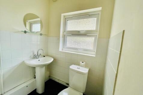 Bathroom 2.jpg