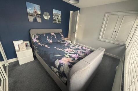 Bedroom One.1.jpg