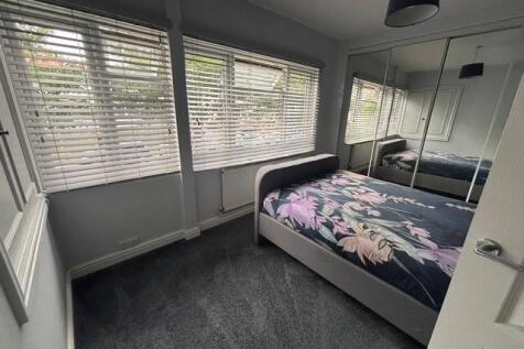 Bedroom One.2.jpg