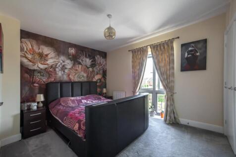 Bedroom 1 1.jpg