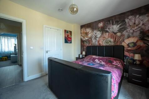 Bedroom 1 2.jpg