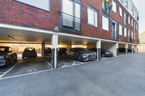 CAM02872G0-PR0014-STILL015.jpg